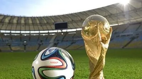 拜仁以三球优势战胜莱沃库森，成功挺进欧冠复赛环节